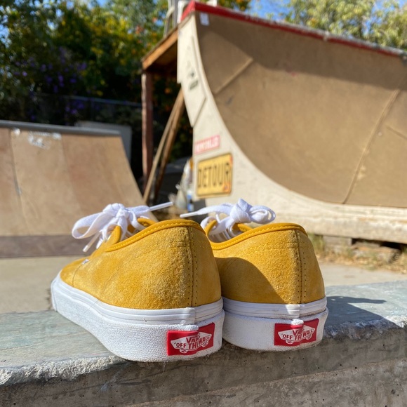 Classic Yellow Suede Authentic Vans - Picture 6 of 9